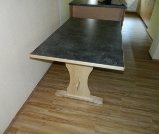 Jedilne mize različnih oblik 15